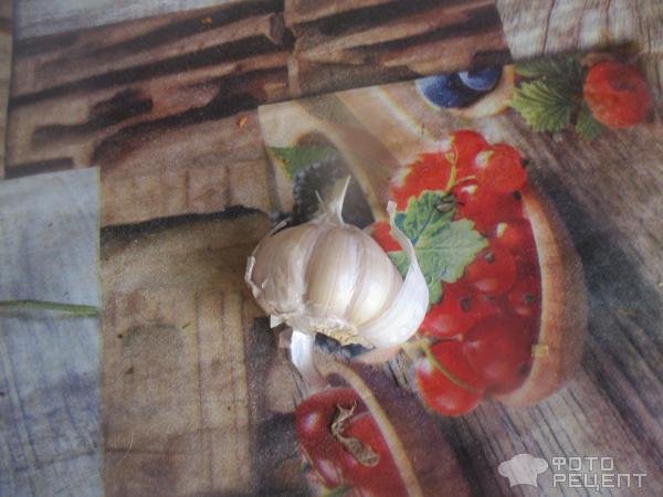 Рецепт: Морковный салат - с чесноком, орехами, яблоками под майонезом