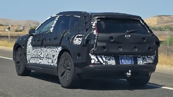 Новое поколение Volvo XC60: первые фотографии