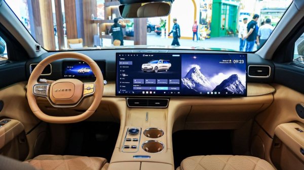 Для России анонсирован гибридный кроссовер Exeed ET8