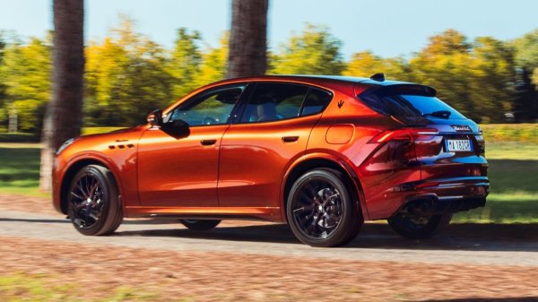 Спецверсия Maserati Grecale Tributo Il Bruciato: истина в вине