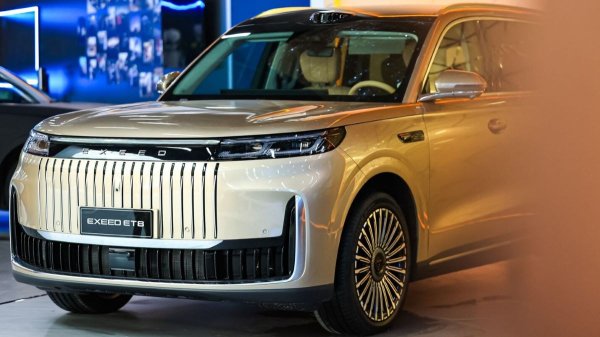 Для России анонсирован гибридный кроссовер Exeed ET8