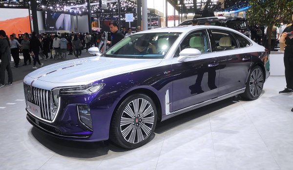 Седан Hongqi H9 в России: рестайлинг, V6 и полный привод