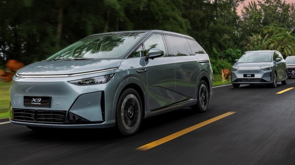 Гибридный минивэн Xpeng X9 пообещал дальность хода свыше 1600 км