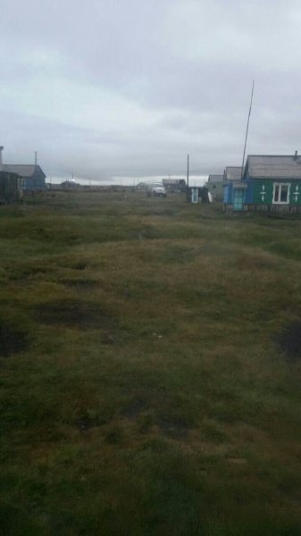 «Дежурим около тела круглосуточно по очереди»: в Якутском поселке 15 дней не могут похоронить девочку