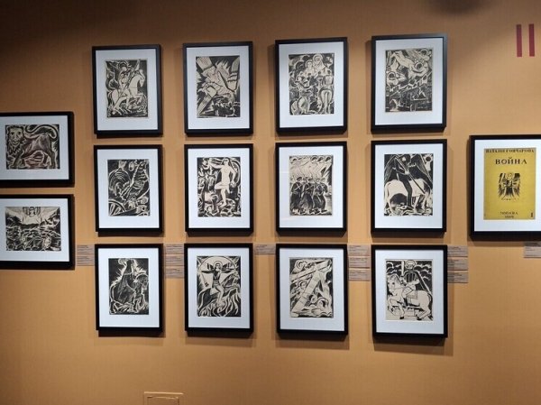 «Дыр бул щыл» и «Черный квадрат»: в Гослитмузее открылась выставка о «новом искусстве»