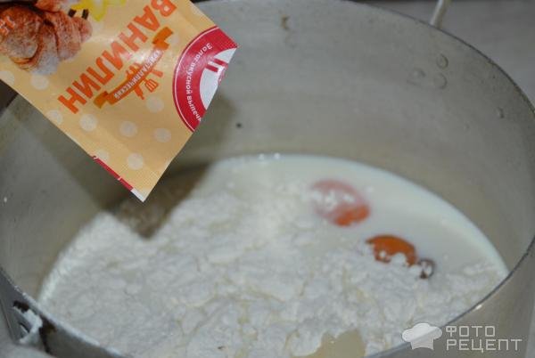 Рецепт: Торт "Счастье" - Слоеный с клубникой, орехами и заварным кремом