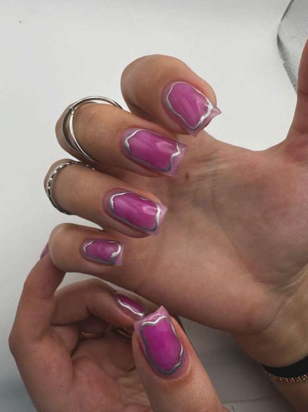 Кислотные оттенки и цветной френч: топ&minus;5 трендовых маникюров на осень 2025