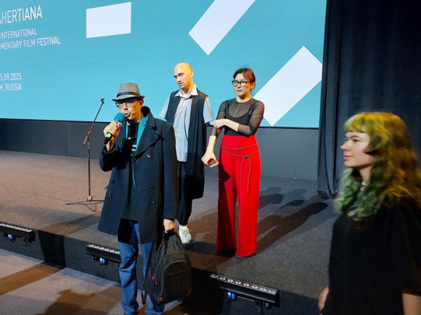 Неформальные путешествия в электричках и поэтическом автобусе представили в Перми