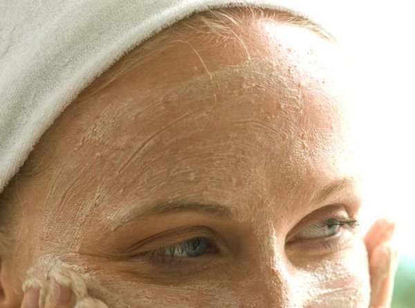 Нежнее пяточки младенца: как делать пилинг после 45 лет