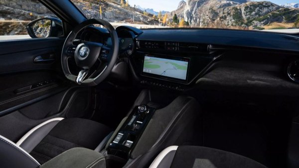 Паркетник Alfa Romeo Junior Sport Speciale обрел спортивный антураж