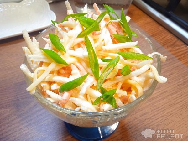 Рецепт: Закуска из дайкона - с сыром и чесноком