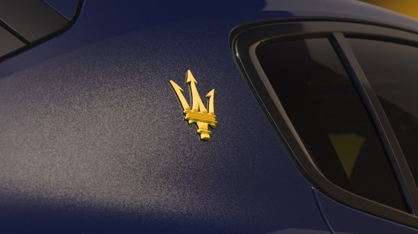 У Maserati Grecale появилась &laquo;ночная&raquo; спецверсия Lumina Blu