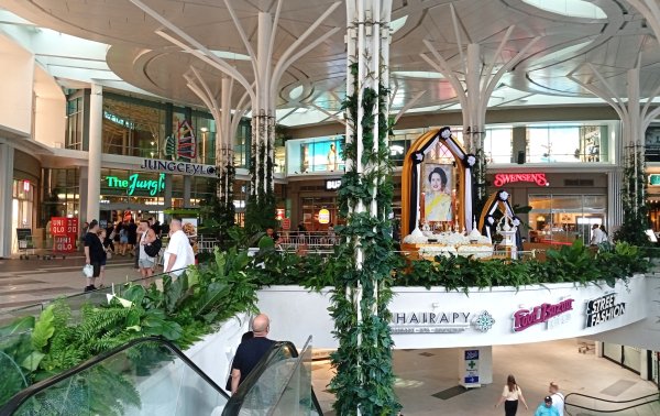 Траур в Таиланде: что напоминает о нем россиянам на Пхукете