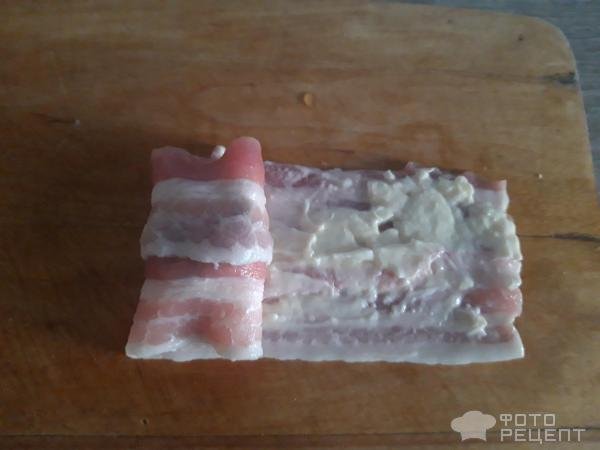 Рецепт: Запеченые беконовые рулеты - с сыром и черносливом!