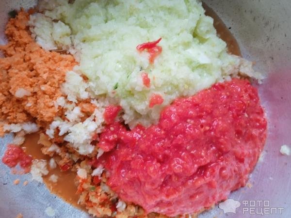 Рецепт: Кабачковая "аджика" - С болгарским перцем и чесноком: вкусная и пикантная, сразу и не поймешь что из кабачков