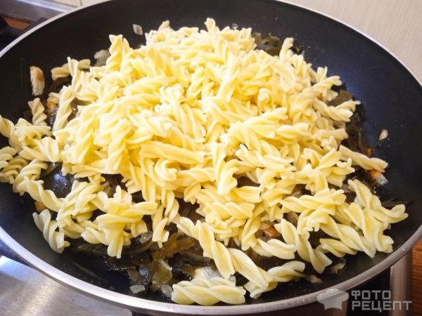 Рецепт: Макароны на сковороде - с морской капустой