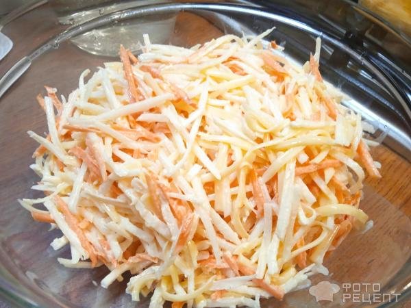 Рецепт: Закуска из дайкона - с сыром и чесноком