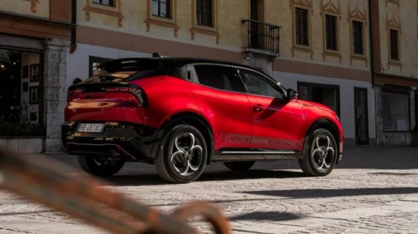 Паркетник Alfa Romeo Junior Sport Speciale обрел спортивный антураж