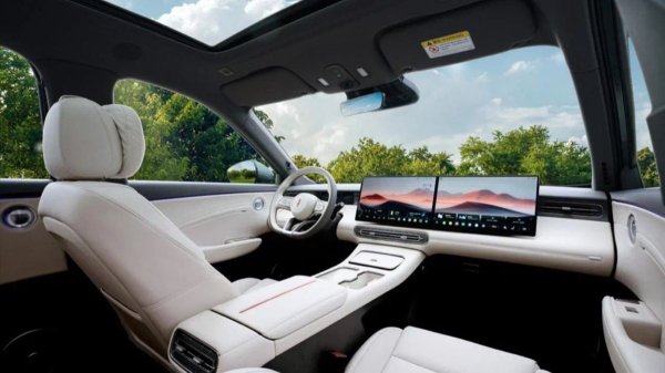 Кроссовер Hongqi HS6 поставил мировой рекорд дальнобойности