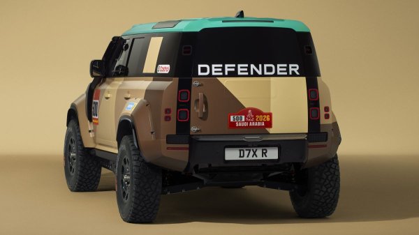 Land Rover Defender приготовился покорить Дакар