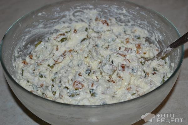 Рецепт: Запеканка творожно-фруктовая - С изюмом, тыквенными семечками и сиропом из смородины