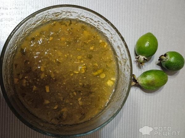 Рецепт: Экзотическое варенье из фейхоа - Сырое варенье с землянично-ананасовым вкусом
