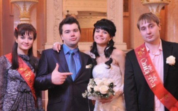 Падчерица Полежайкина из "Папиных дочек" пытается наладить общение с родным братом