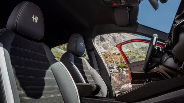 Паркетник Alfa Romeo Junior Sport Speciale обрел спортивный антураж