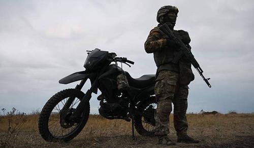 Российский военнослужащий уничтожил дрон при помощи рюкзака в зоне СВО Российский военнослужащий уничтожил дрон при помощи рюкзака в зоне СВО