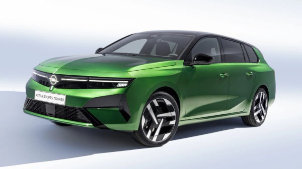 Семейство Opel Astra примерило новое лицо и более емкую батарею Семейство Opel Astra примерило новое лицо и более емкую батарею