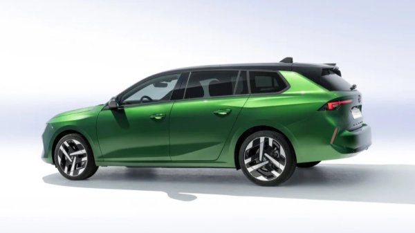 Семейство Opel Astra примерило новое лицо и более емкую батарею Семейство Opel Astra примерило новое лицо и более емкую батарею