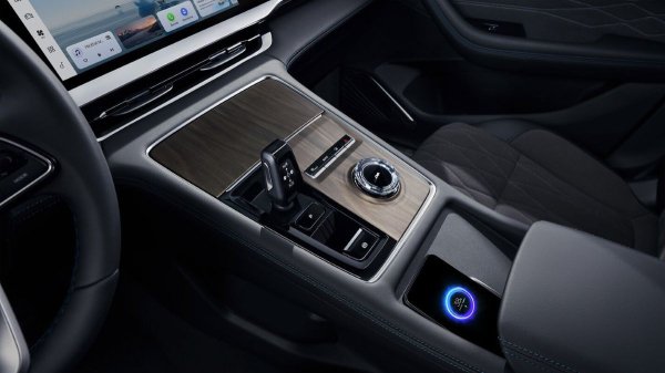 Geely Monjaro для России: спецверсия с обновленным салоном