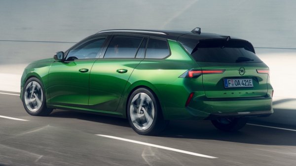 Семейство Opel Astra примерило новое лицо и более емкую батарею Семейство Opel Astra примерило новое лицо и более емкую батарею