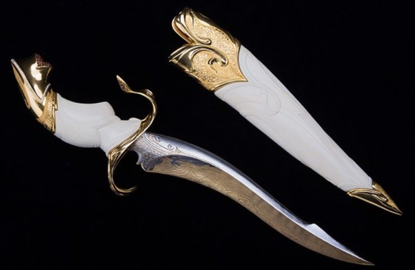 Суеверие о еде с ножа: откуда оно взялось и что означает