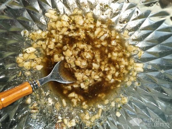 Рецепт: Скумбрия на мангале - С чесноком в маринаде. Вкуснейшая рыба!