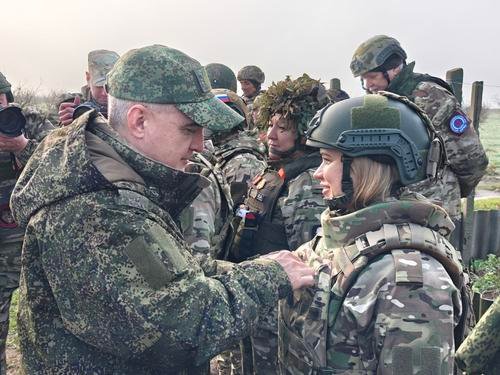 Без отрыва от боевых задач: военнослужащим БАРС-37 вручены государственные награды Без отрыва от боевых задач: военнослужащим БАРС-37 вручены государственные награды