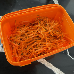 Рецепт: Морковный салат - Слайсами по-азиатски с кунжутом Рецепт: Морковный салат - Слайсами по-азиатски с кунжутом