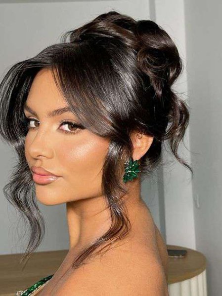 Модные укладки на средние волосы зимой 2026: 5 стильных идей