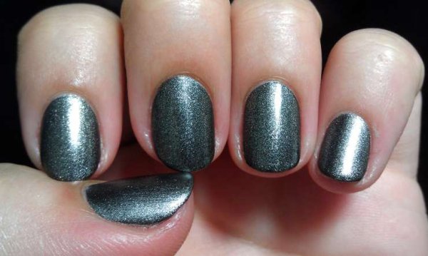 Позолотить ручку: 5 оттенков маникюра зимы, которые притянут богатство