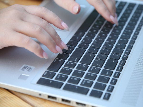 Психологи объяснили работу «ловушки для гнева» в социальных сетях