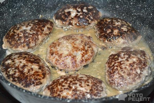 Рецепт: Котлеты "Мужской вариант" из говяже-свиного фарша - С луком и специями