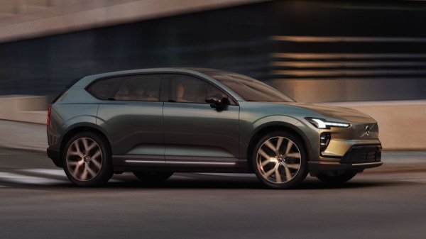 Электрический кроссовер Volvo EX60 полностью рассекречен