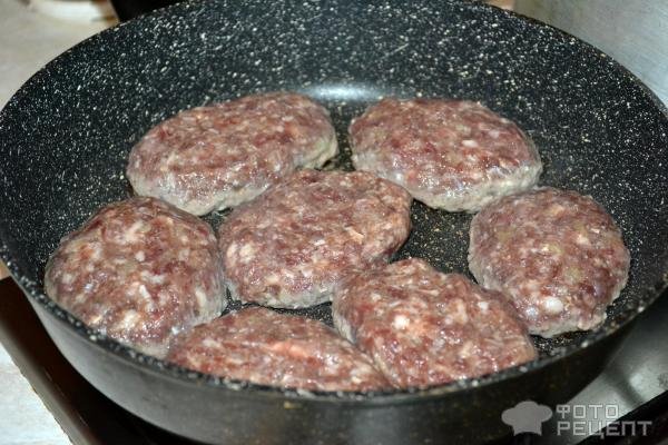 Рецепт: Котлеты "Мужской вариант" из говяже-свиного фарша - С луком и специями