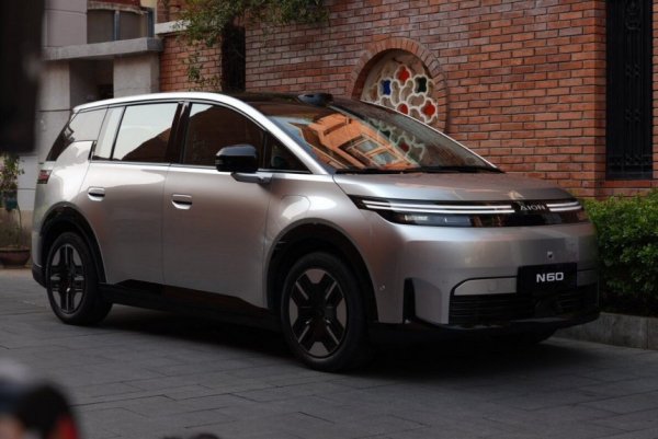 Показан компактвэн GAC Aion N60 Показан компактвэн GAC Aion N60