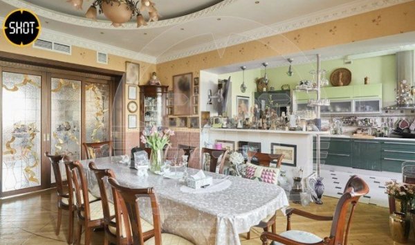 Лариса Долина освободила проданную квартиру