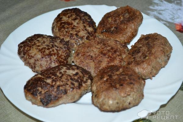 Рецепт: Котлеты "Мужской вариант" из говяже-свиного фарша - С луком и специями