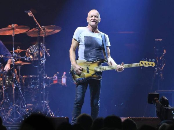 Стинг судится и возвращается на театральную сцену