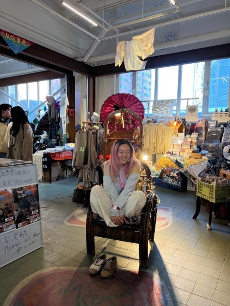 Тайная жизнь древнего шелка: в Пекина художница сохраняет традиции, работая с натуральным шелком