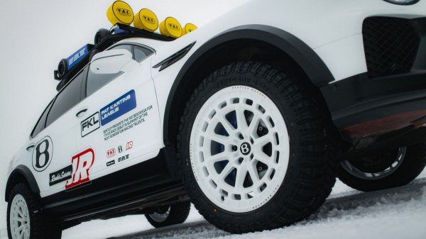 Для ледовой гонки построен кроссовер Bentley Bentayga X