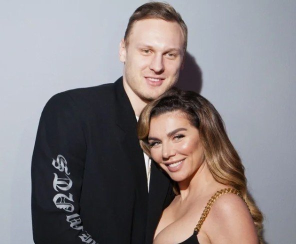 Анну Седокову ждут в суд по рассмотрению дела об имуществе бывшего мужа Анну Седокову ждут в суд по рассмотрению дела об имуществе бывшего мужа